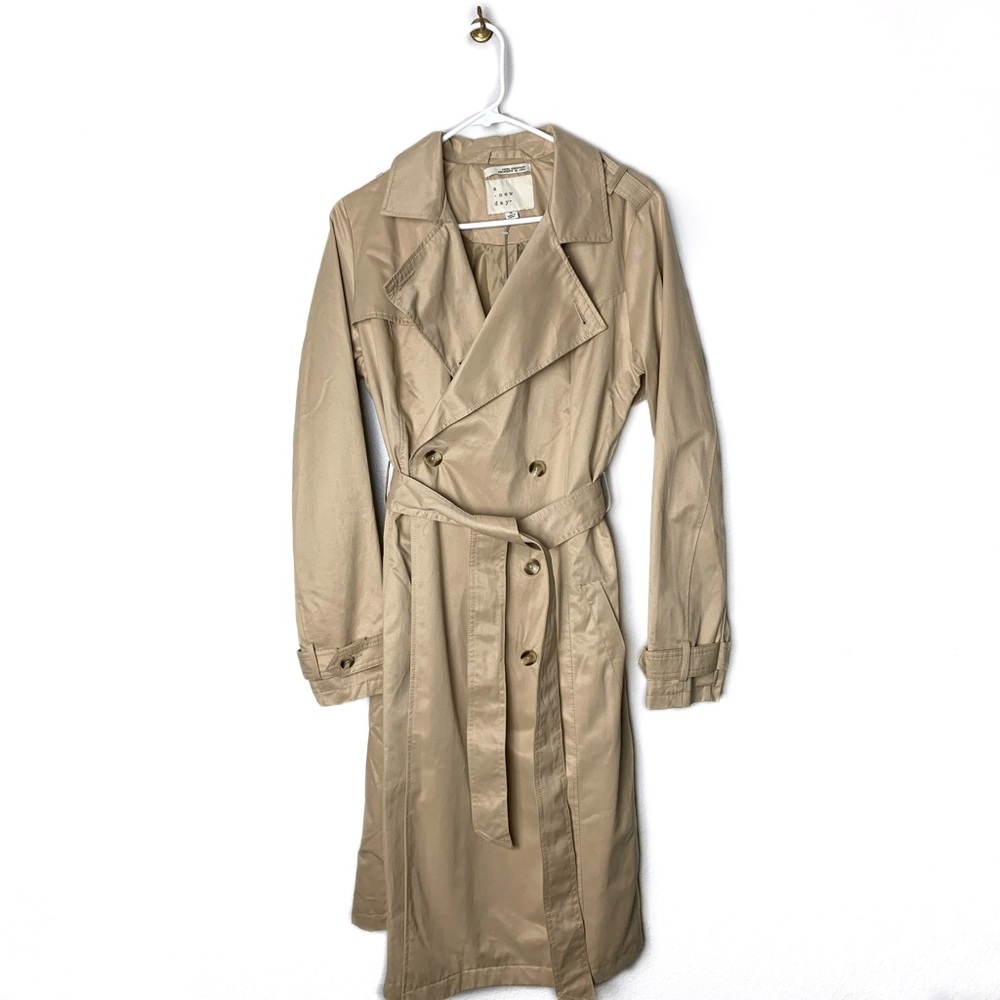NWT! Women’s Water Resistant Trench Coat Size M